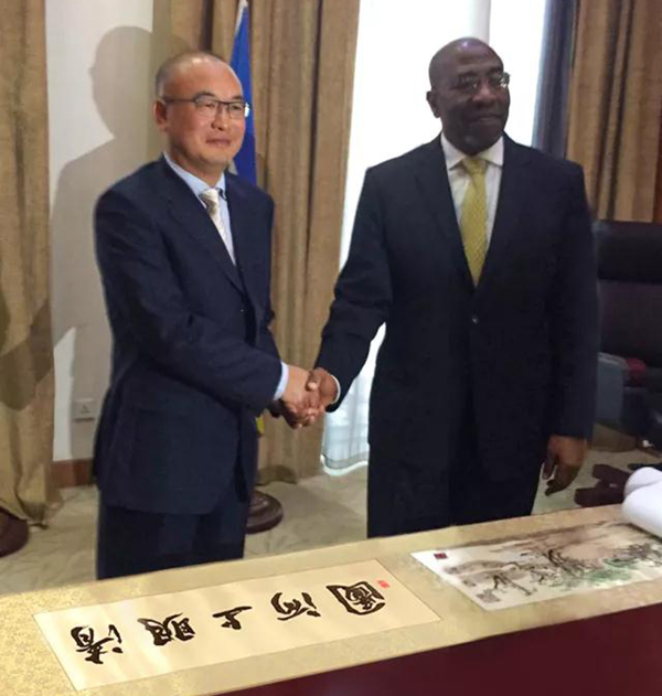 张海岸董事长率队访问乌干达,与鲁贡达总理亲切会晤