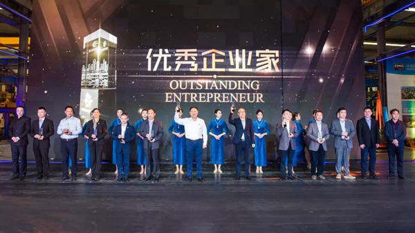 友谊咨询荣获金霞园区“最佳成长奖”、“上市培育奖”,董事长张海岸荣获“优秀企业家”荣誉
