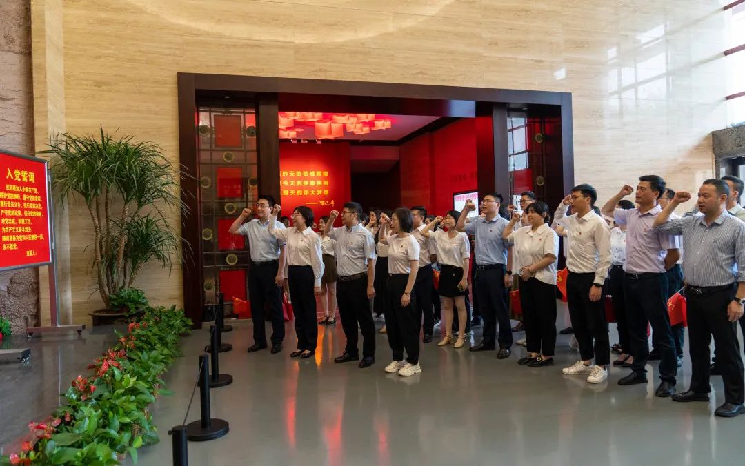 赓续红色血脉,凝聚奋斗初心 ——友谊国际主题党日活动走进中国共产党长沙历史馆